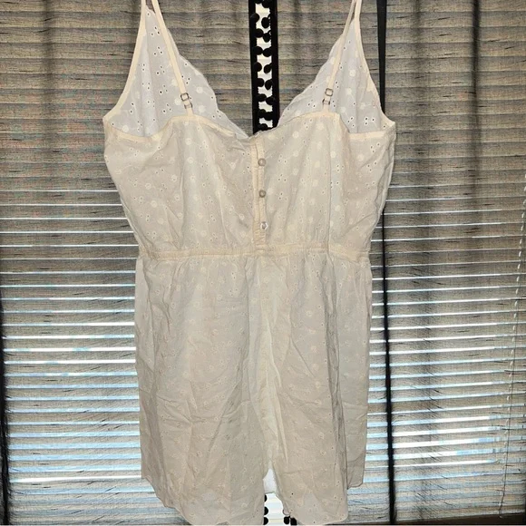 White Eyelet Romper XL - Picture 2 of 12